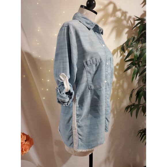Bella Dahl Fray Hem Button Tencel Light Wash Denim Shirt Size M Roll Tab Sleeve - Picture 3 of 13